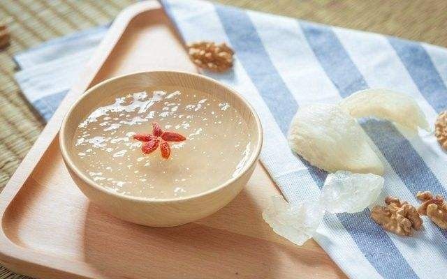 自己炖燕窝麻烦吗：炖燕窝步骤、保存方法及食用技巧