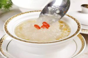 燕窝加糖水：怎么做、功效与作用、食用禁忌全解析