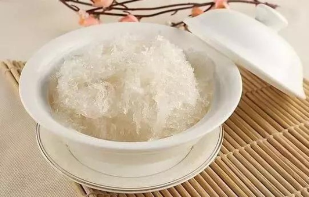 怀孕燕窝什么时候开始喝好：孕妇食用更佳起始时间探讨