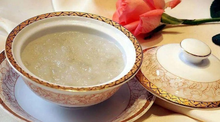 探寻家常美食：如何打造美味可口的平民燕窝替代品