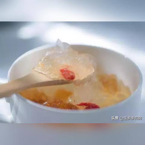 泡燕窝水变浑浊原因及是否可食用，正常现象与否与水变黄探讨