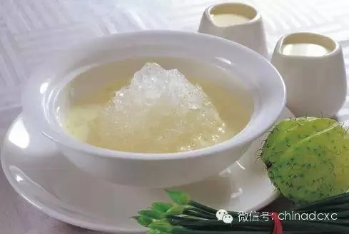 冰糖炖燕窝什么时候加水好：炖煮、加冰糖时机与更佳食用时间探讨