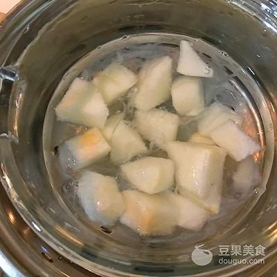 燕窝炖煮完毕，最后添加什么水能提升口感与营养