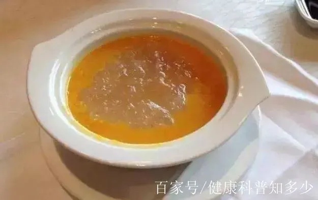 燕窝烹饪完成后适宜搭配的各类汤汁与浸泡液体指南