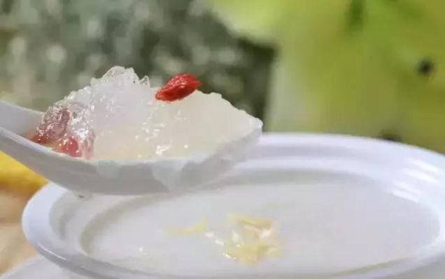 雪梨燕窝炖品：搭配更佳食材止咳化痰的秘密配方