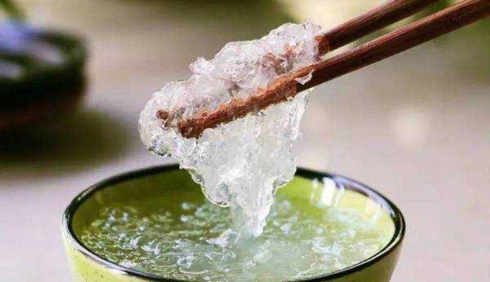 揭秘：燕窝雪莲膏独特色泽之谜——究竟是什么颜色？