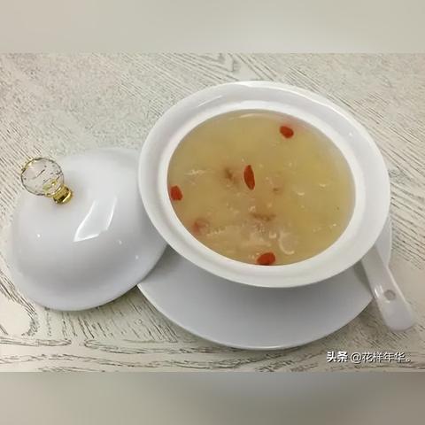 '雪耳滋补燕窝，润肺养颜珍品'