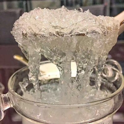 探究燕窝刺鼻氨水味的成因与安全性：正常现象还是质量问题？