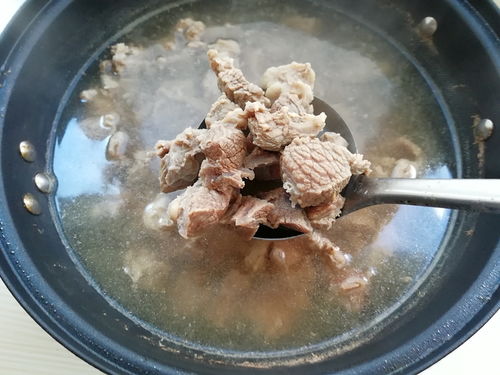 燕窝条的炖煮要加什么么：炖燕窝时添加食材推荐及食用搭配