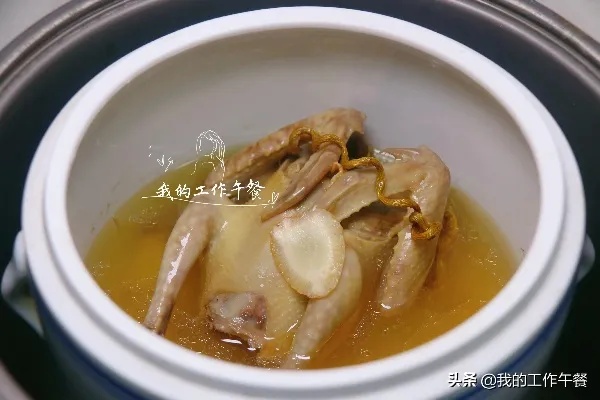 燕窝搭配鸽子肉：这样的美食组合是否适宜食用？