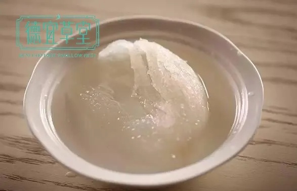 产后恢复期：科学解读月子期间燕窝更佳食用时机