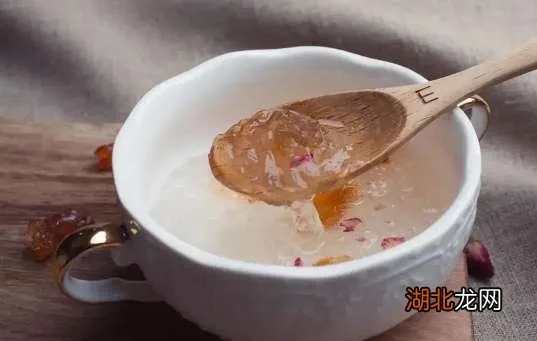 燕窝煮出来是什么样的颜色和状态，是否粘稠？