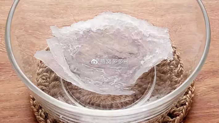 燕窝放在水里是什么样子的：详细观察与描述