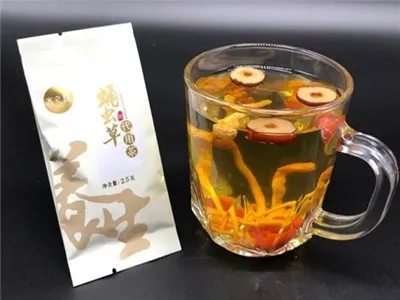 正确饮用方法：瓶装蛹虫草燕窝饮品便捷享用指南