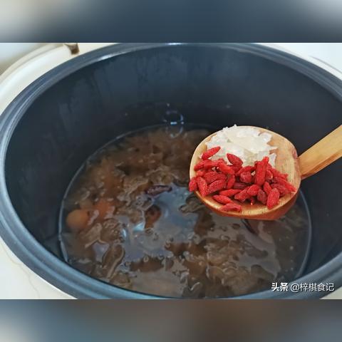 炖燕窝时如何选择更佳搭配材料与调味技巧全攻略