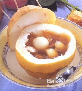 '燕窝搭配川贝枇杷炖煮，止咳润肺的养颜佳品'