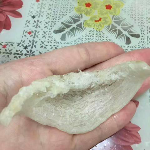 燕窝刷胶的全方位功效解析：如何正确食用以更大化营养吸收