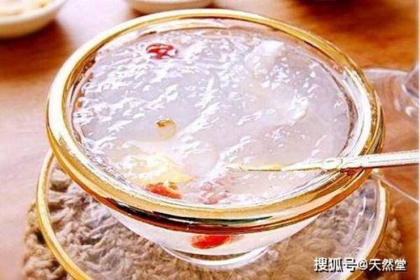 女性炖燕窝搭配哪些食材最能清热去火，滋养身体？