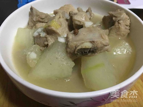 燕窝炖排骨的完整食材清单与烹饪指南：必备材料及步骤详解