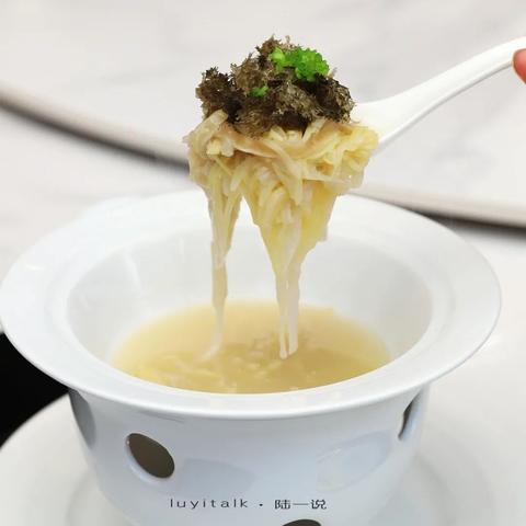 燕窝泡发汤汁：探究其食用安全与营养保留