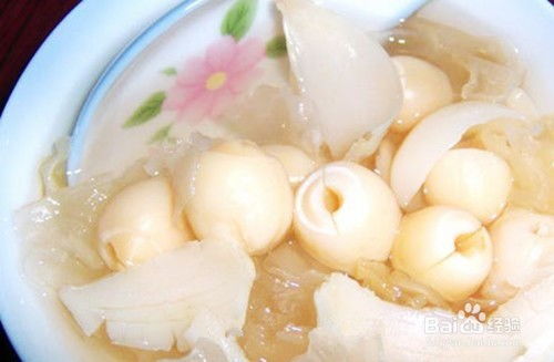 燕窝和鱼胶什么时间炖好：炖制时间及更佳食用时刻对比