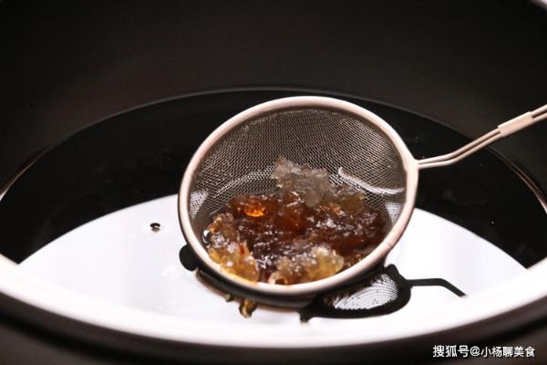 详解熬制桃胶燕窝的专用锅具及其烹饪方法