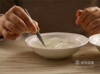 燕窝炖煮完成后外观、口感与制作方法的详细介绍