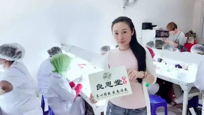 杭州燕窝姐姐是做什么的，卖燕窝吗，哪里人，叫什么名字？