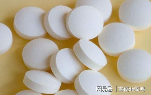 燕窝与奶粉搭配食用指南：效果、注意事项及搭配建议