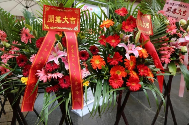 '燕窝店开业献上吉祥花束，庆祝盛典选哪种花最合适？'