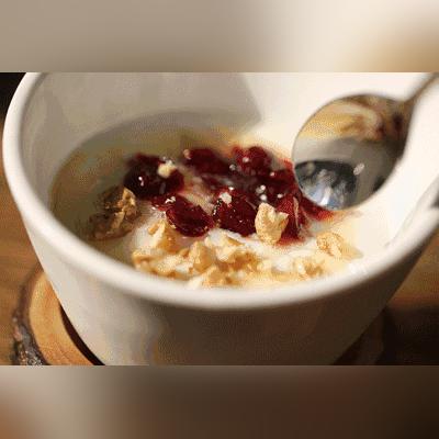 小时候的燕窝麦片叫什么名字或牌子，小时候吃的燕窝零食及饮料叫什么来着