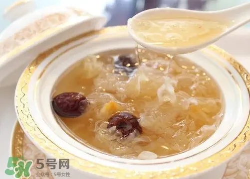 燕窝与花胶的区别、功效及美容食谱：全面解析两者的差异与应用