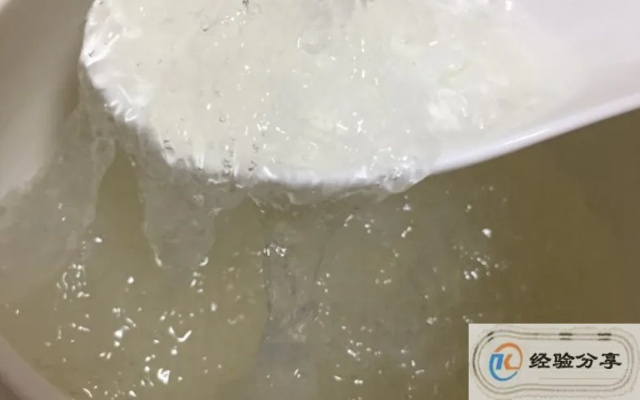 燕窝水花蜜水是什么东西做的：揭秘其原料及制作方法