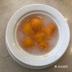 宫廷秘制：燕窝龙牙炖品