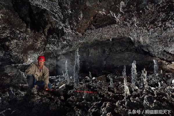 深山秘境：神秘山洞中的珍稀燕窝探秘