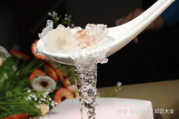 雪燕与燕窝的区别是什么：对比分析及其优劣差异