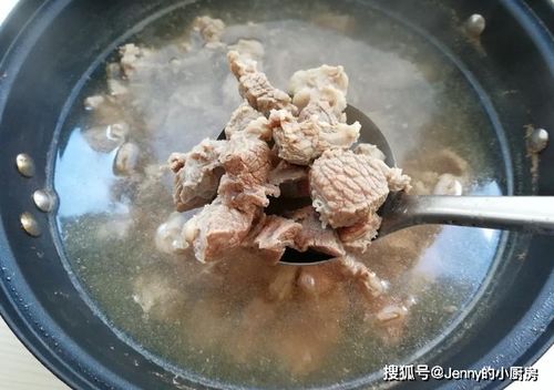 '燕窝炖煮秘诀：如何添加食材去除腥气保持鲜美口感'