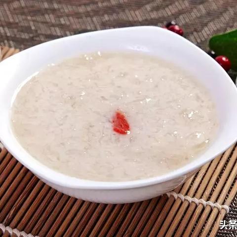 燕窝什么时候食用比较好一点：更佳食用时间解析