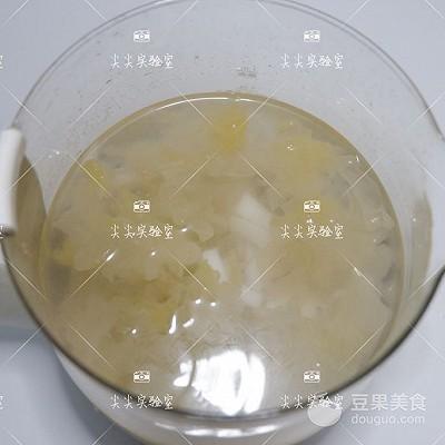 选用更佳炖煮工具：探讨如何选用适合炖煮银耳燕窝的专用锅具