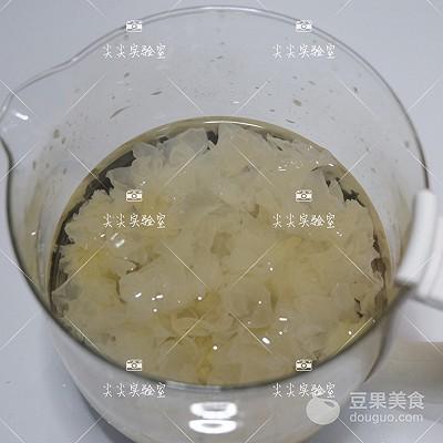 选用更佳炖煮工具：探讨如何选用适合炖煮银耳燕窝的专用锅具