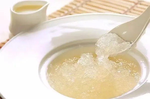 燕窝和燕耳有什么区别：对比分析及其食用价值差异