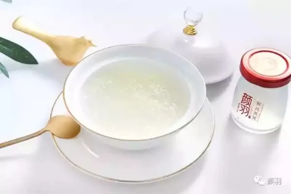 燕窝加奶粉有什么功效呢：如何搭配食用及其好处一览