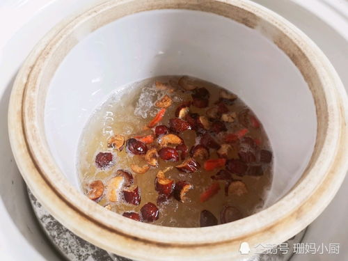 '使用哪种水炖煮燕窝能达到更佳口感与营养保留'