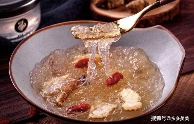 燕窝什么时候加蜂巢合适吃：探讨加蜂蜜、配料时机及更佳食用时间