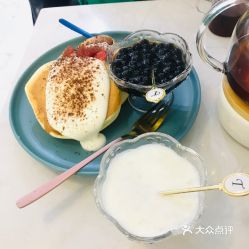 '燕窝融合蓝莓与枸杞，打造护眼美食佳肴'