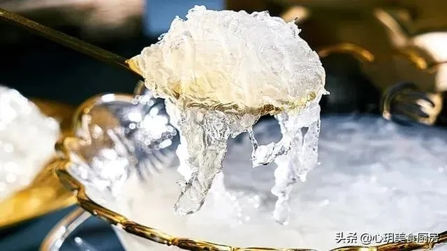 燕窝泡发后炖煮比例指南：如何调整水量炖出美味燕窝