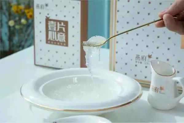 '纯净即食燕窝，每瓶100毫升，滋养升级'