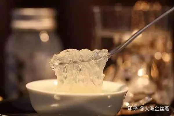 如何搭配燕窝与糖的比例制作美味饮品：5克燕窝适宜搭配多少克糖