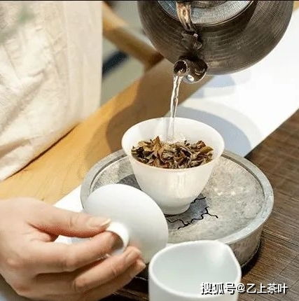 炖燕窝玻璃杯好还是陶瓷杯好：选择炖盅材质对比分析