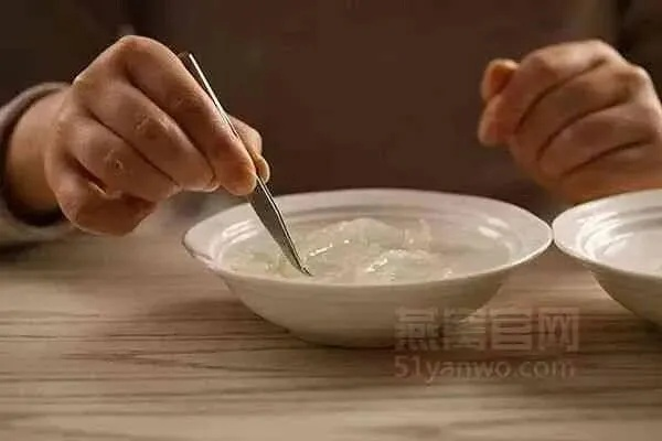 燕窝炖制标准用量指南：如何精确计算3克燕窝炖制所需材料与分量